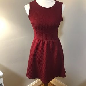 Sleeveless maroon dress